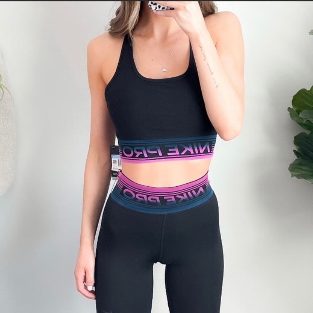 Nike Pro Swoosh Women's Medium-Support 1-Piece Pad Mesh Sports Bra